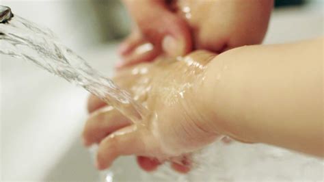 Comment expliquer à ses enfants l importance de bien se laver les mains