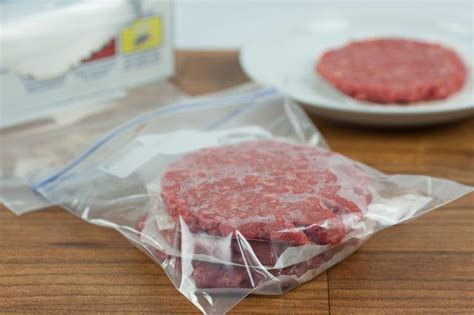 In a large bowl, gently combine beef, worcestershire sauce, salt, pepper and granulated garlic. How to Freeze Hamburger Patties With Seasoning | How to ...