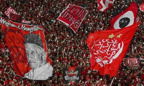 وشهدت الدقيقة الخامسة تمريرة خاطئة من حارس مرمى كايزر تشيفز، لتصل إلى لاعب وسط الوداد الذي مررها إلى وليد الكارتي يمين منطقة الجزاء، ومن ثم سددها بالقدم اليمنى. Le12.ma | الكاف يسمح رسميا بحضور الجماهير في مباراة الوداد ...