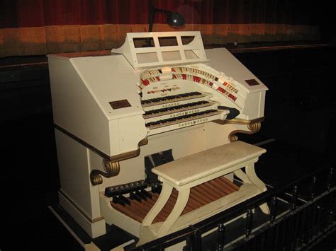 The Famous Wurlitzer Organ At The Orpheum Theater On Broadway Design