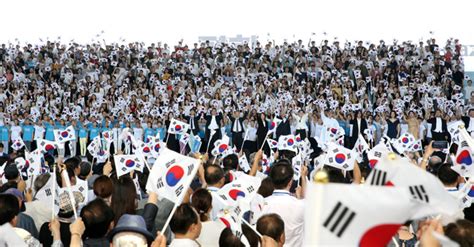 2학기 전면등교에도 '돌봄 부담'은 여전…갈 길 먼 '학교 돌봄' 바다 생태 살리는 '바다 숲', 성공하려면? 광복절, 제자리를 찾자! : 월간조선