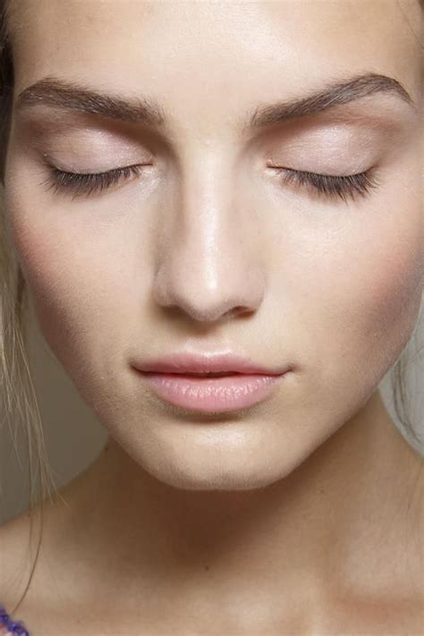 Easy ways to refresh your facewe've prepared simple beauty tips that will help you to look fabulous! Beauty Tip of the Day - How to Apply Under-Eye Concealer
