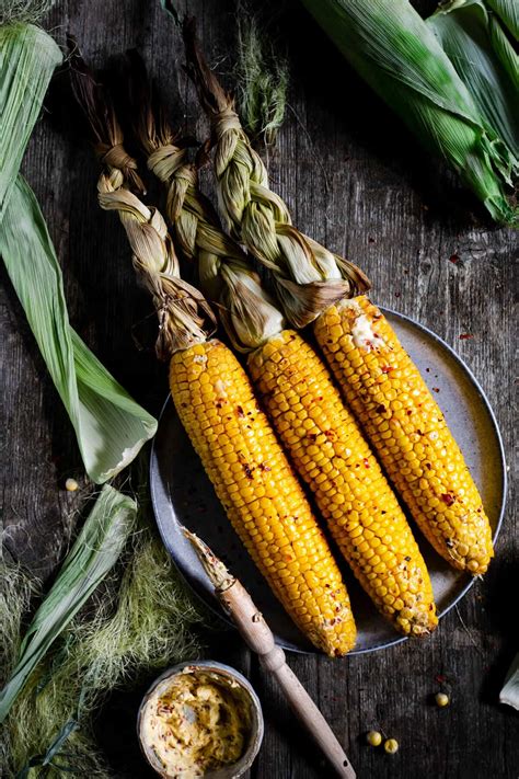 Fill a large pot halfway with water and bring to a boil. Corn on the cob with chilli butter | Anna Banana