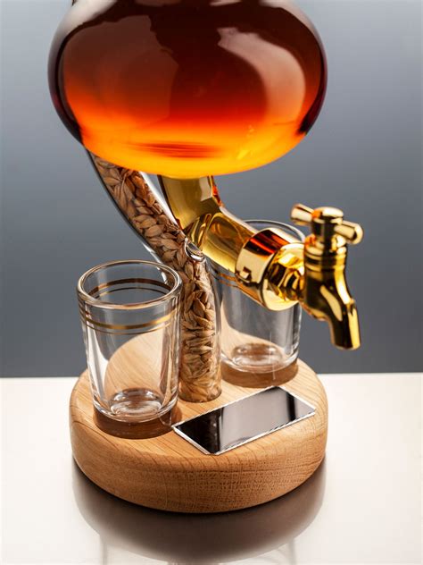 Pot Still Refillable Whisky Decanter With Tap And 2 Glasses 350ml