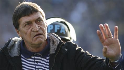Julio césar falcioni renueva su contrato con boca juniors. Julio César Falcioni evoluciona favorablemente: este ...