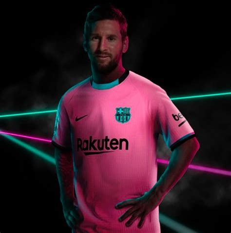 Lionel Messi Models Barcelonas Striking Pink Third Kit After Dramatic