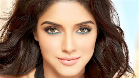 Asin Bollywood Actress Model Girl Beautiful Brunette Pretty