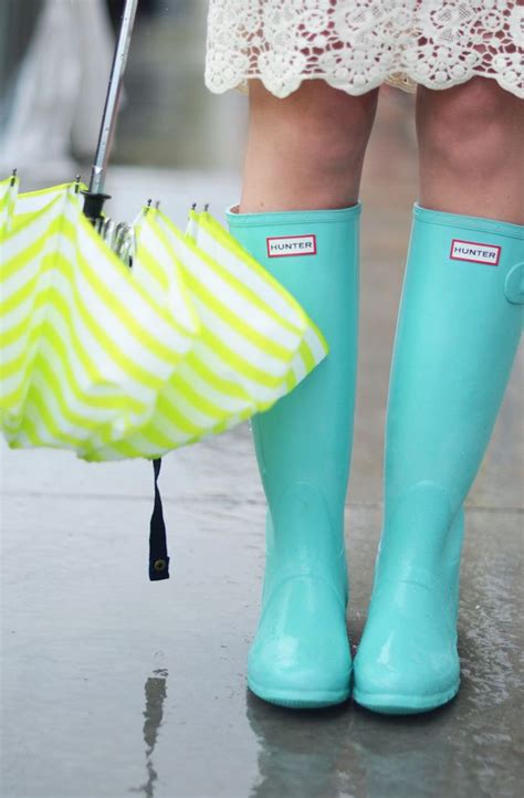 rainy day fashion vancouver mom style vancouver mom rainy day fashion fashion hunter boots