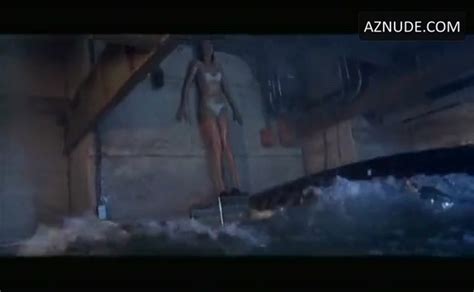 Saffron Burrows Underwear Scene In Deep Blue Sea Aznude