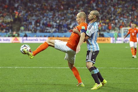 Acht mal erreichten die männer mit dem adler auf der brust das endspiel einer endrunde. Fußball-WM 2014: Niederlande verliert gegen Brasilien 5-7 ...
