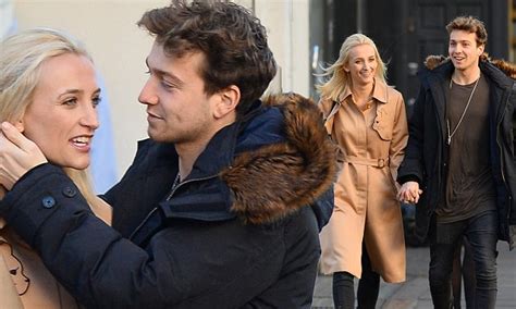 Mic S Tiffany Watson Enjoys Romantic Stroll With Beau Sam Thompson Daily Mail Online