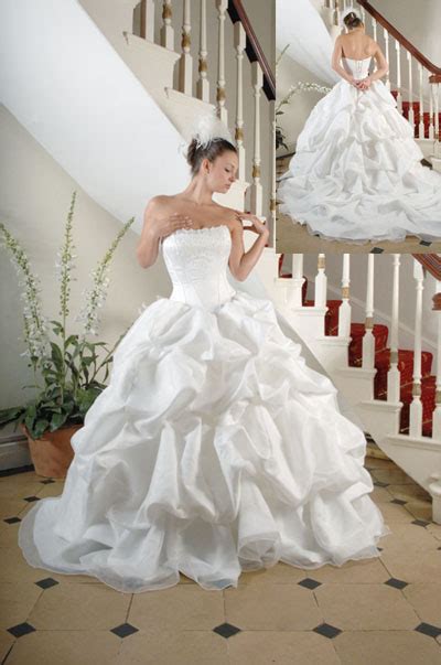 At the kent wedding centre we know one of the most important and exciting decisions for your big day is your choice of wedding dress. Wedding dresses uk |ASheClub.blogspot.com