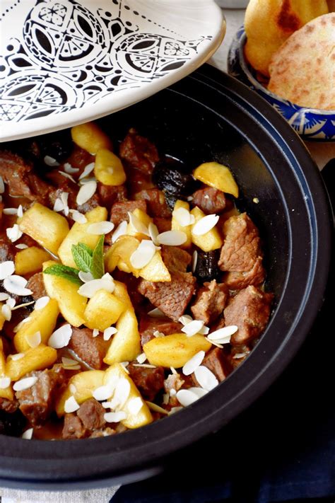 Les recettes de tajines sont faciles à préparer. Tajine de ternera con manzana y ciruelas & pan Batbout ...