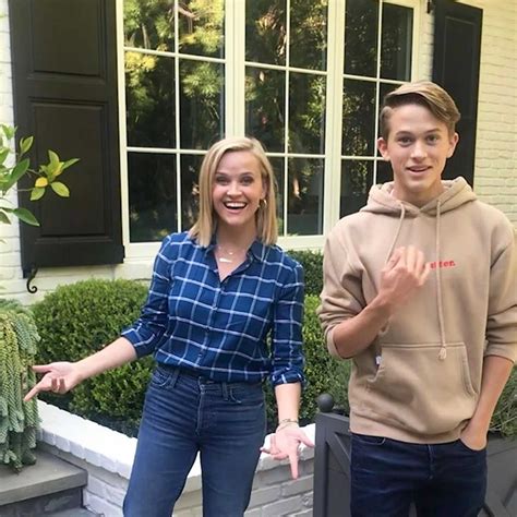 Reese Witherspoons Son Deacon 17 Looks Identical To Dad Ryan Phillippe In New Photo With