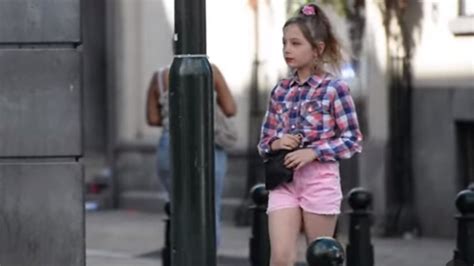 Vid O Une Petite Fille De Ans D Guis E En Prostitu E Dans Les Rues De Bruxelles