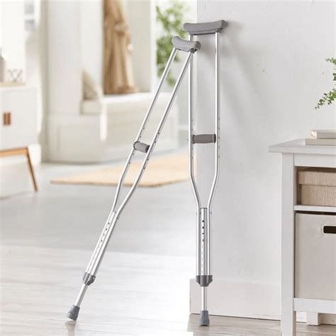 How To Use Crutches After Knee Surgery A Comprehensive Guide