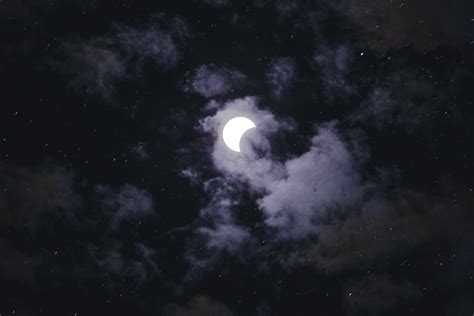 Crescent Moon Desktop Wallpaper