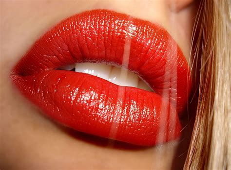 Lipstick Desktop Wallpaper