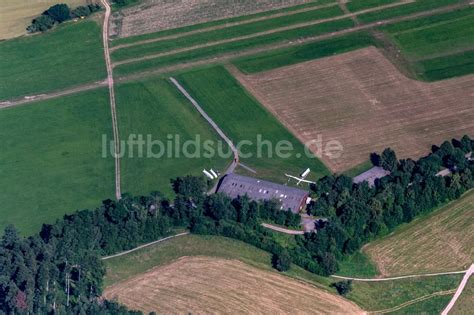 Luftbild Kirchzarten Segelflug Gelände auf dem Flugplatz Kirchzarten