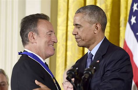Come on up for the rising tonight. 2016 im Weißen Haus: Bruce Springsteen mit Michelle und ...