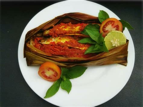 Bagi anda yang bosan dengan olahan tahu yang hanya sekedar digoreng maka anda dapat mencoba membuat pepes tahu. Resep Lezat Memasak Pepes Ikan Pindang Dengan Simpel - Anginbisniss.com