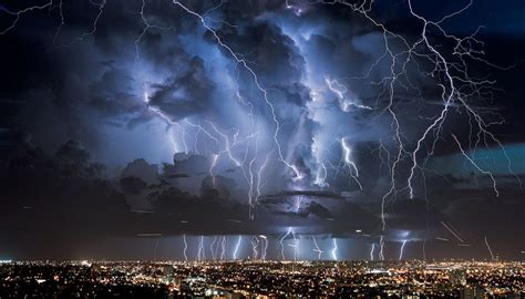 Venezuelan Lightning Storm Lasts 160 Days A Year 10 Hours A Night In The Same Place