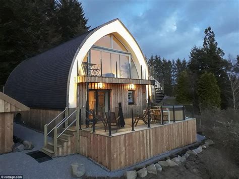 Scottish Highlands Retreat Has Been Made Using 500 Bales Of Straw