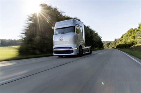 Daimler Erste Lkw Mit Brennstoffzellen Und Batterien Vorgestellt