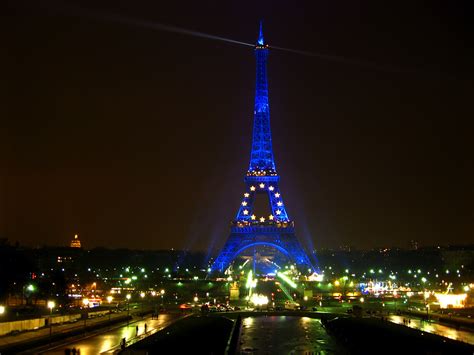 Tour Eiffel The Eiffel Tower Illuminated In Blue To Celebr Flickr