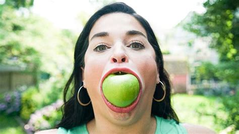 Samantha Ramsdell Wins Guinness Record For The Worlds Largest Mouth Gape Of A Female Daily