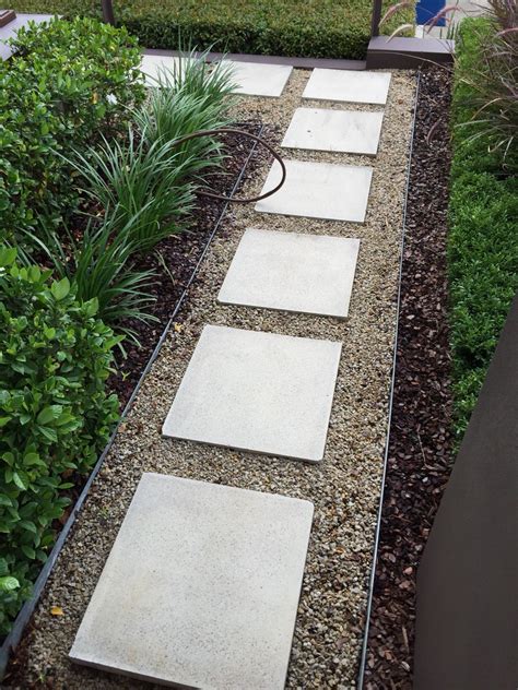 Here are some awesome ideas to get you started! Garden stepping stones | Gravel landscaping, Stepping ...