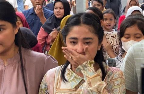 Tabiat Dewi Perssik Dikuliti Pak Rt Sorry Dia Bukan Berkorban Tapi Nitip