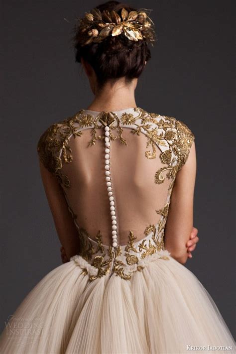 Making A Statement With The Back Of Your Wedding Dress