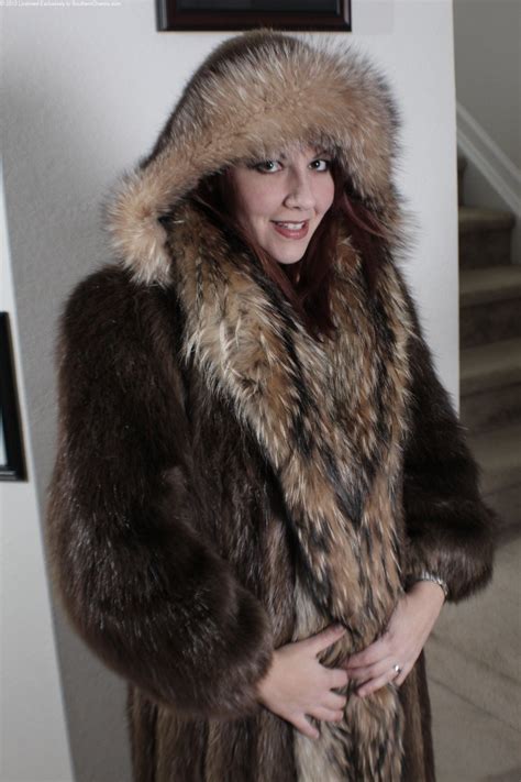 Pin By Elmo Vicavary On Beaver Fur Coats Women Fabulous Furs Fur Coat
