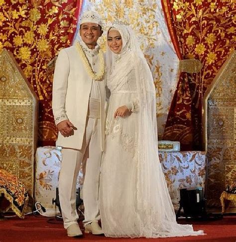 Pesta Pernikahan Islami Ala Oki Setiana Dewi Inspirasi Pengantin