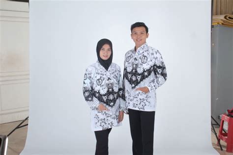 Baju Pgri Wanita Batik Hitam Putih Lengan Panjang Kemeja Pgri Wanita