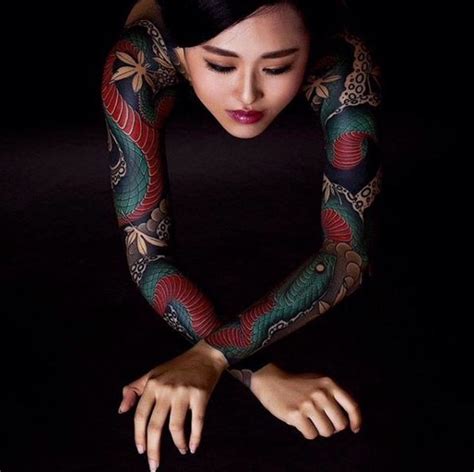 Traditional Japanese Full Sleeves Via Diauto Mädchen Tattoo Ideen Tattoo ärmel Frauen Coole