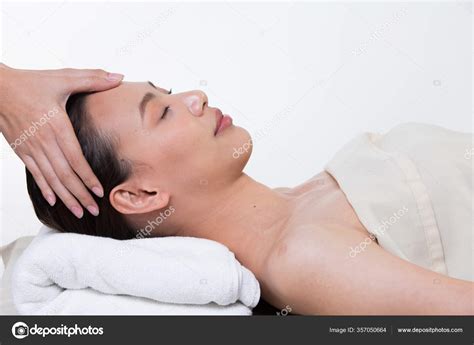 Ayurvedic Head Massage Therapy Facial Forehead Master Chakra Point