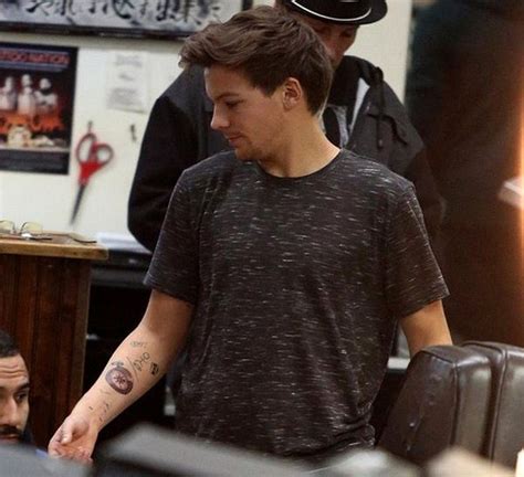 Louis william tomlinson better known as louis tomlinson is an english singer, actor, and songwriter. Tattoos Best Designs: Louis Tomlinson Tattoo