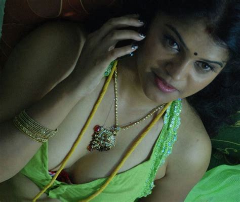 Register if you are a: Tamil Mallu: Indian aunty hot photos without saree