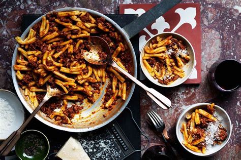 Ricetta facile da seguire per preparare un ottimo ragù di manzo fatto in casa. Ragu di maiale e manzo (pork and beef ragu) - Recipes ...