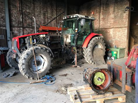 A line of utility tractors that are as tough and dependable as our classic massey ferguson models. Foto Massey Ferguson 5455 #1331299