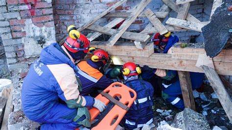 В иркутской области от землетрясения пострадали несколько зданий. Куда бежать? Где прятаться? Чем запасаться? Инструкция на ...