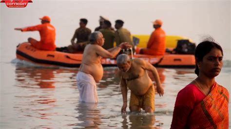 Beautiful Bathing In Gangasagar I People Bathing In Kumbh Mela I Ganga Snan L Debghat Youtube