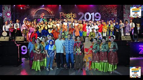 Ada 20 gudang lagu pesta pulau pinang 2019 terbaru, klik salah satu untuk download lagu mudah dan cepat. Kebudayaan ( M.K.N ) Pesta Pulau Pinang 2019 - YouTube