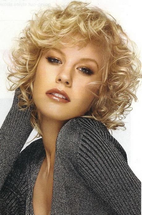 super short curly hairstyles for women