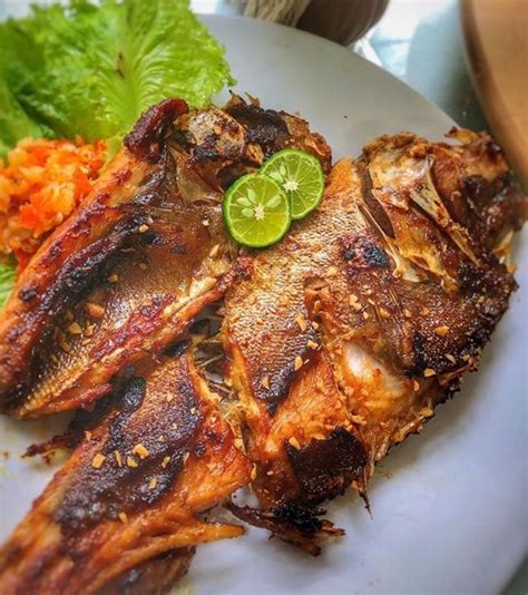 Mau membuat ikan bakar tidak harus mempunyai alat panggangan khusus, cukup sediakan wajan teflon. Resep Bumbu Oles Ikan Bakar - bazgroly glenn