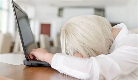 Falling Asleep At Your Desk It Might Be The Inflammation Talking