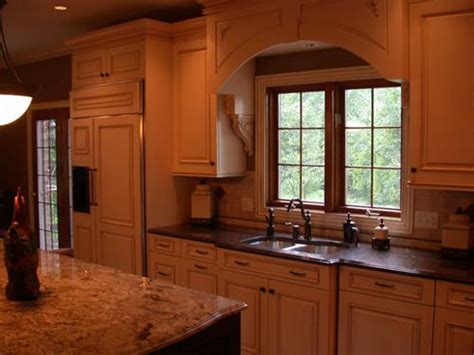 Some cabinetmakers install a valance on kitchen cabinets, typically over the sink or where two cabinets are separated by a window. Kitchen cabinet valance ideas | Hawk Haven