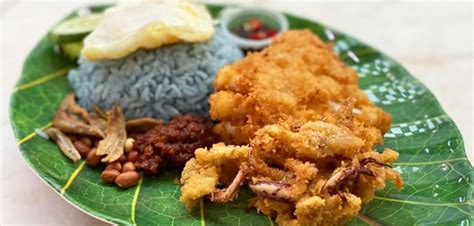 Traditionally, it's served as a quick hearty breakfast meal; Kampung Kia Nonya Blue Pea Nasi Lemak 甘榜仔椰浆饭 | Sengkang To ...